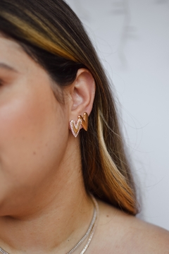 Brinco Coração Ponta+Borda Cravejada Dourado - comprar online