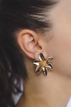Brinco Flor+Miolo Esferas Dourado - comprar online