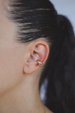 Piercing Concha Dourado