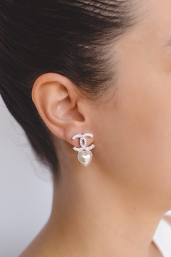 Nhá Box Ícones - Brinco Inspiração Chanel+Coração Prata - comprar online