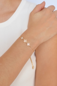 Pulseira Gravatinha Flores Cravejada Dourado - comprar online