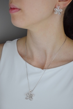 Conjunto Flor com Zircônias Prata