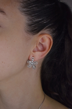 Conjunto Flor com Zircônias Prata - comprar online