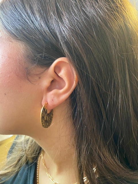 Brinco Lua Frisos Dourado - comprar online