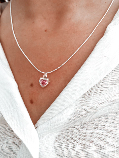 Collar Emilia rosa acero blanco