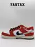Zapatilla Nike Dunk Low Chicago Split en colores rojo, blanco y negro vista lateral derecha