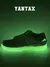 Zapatilla Nike SB Dunk Low Mummy con suela luminiscente verde en fondo oscuro