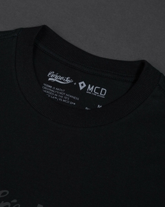 Camiseta Regular Corposó + MCD Colômbia na internet