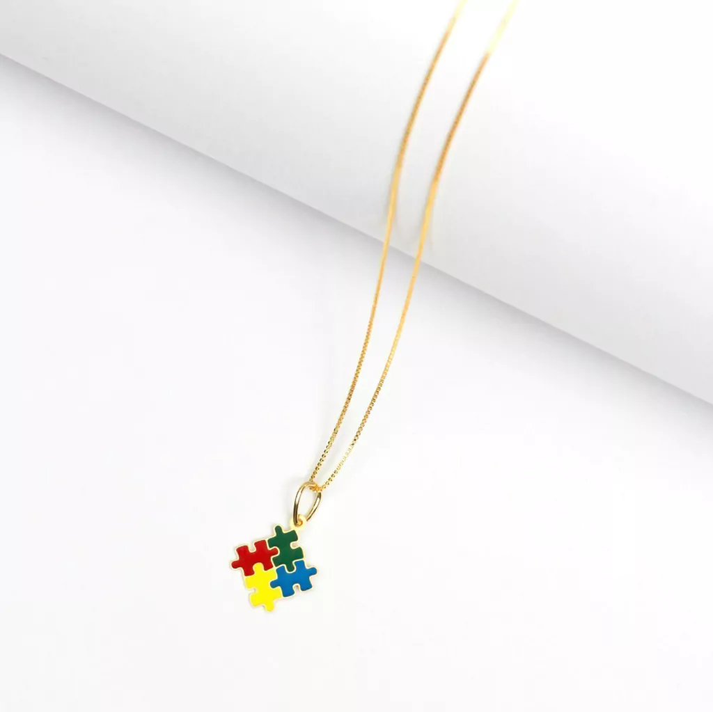 Colar Quebra-Cabeça com Símbolo do Autismo
