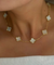 Choker trevos madrepérola dourado premium