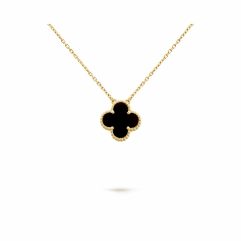 Colar um motivo preto premium