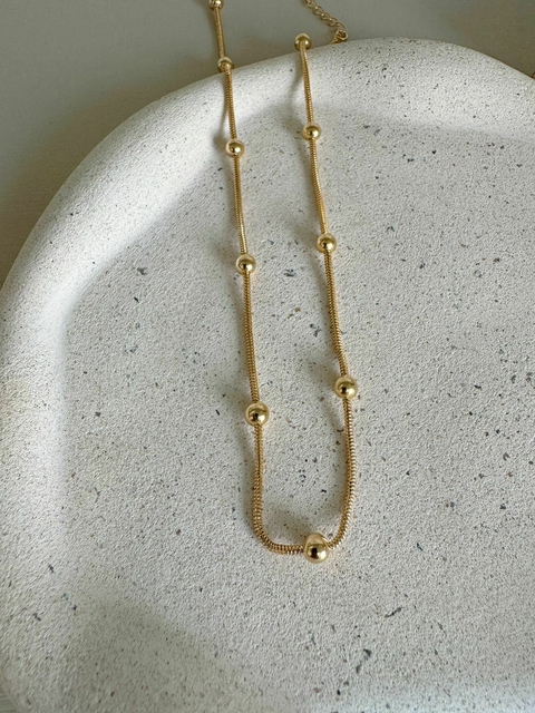 Colar esferas dourado