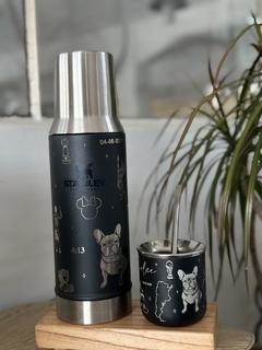 TERMO STANLEY 800 ml + Mate (FULL GRABADO) - SIMIL NIKI NUCERA - BOMBINOX.ARG