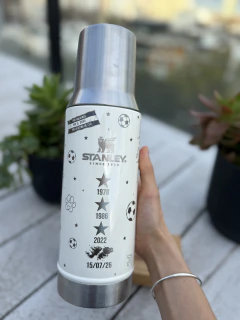 TERMO STANLEY (Mate System 800ml) - FULL GRABADO - TEMÁTICA FÚTBOL: MESSI - ENZO FERNÁNDEZ - PAREDES - MARADONA- MALVINAS en internet