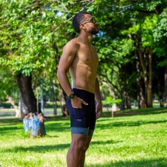 Bermuda preta com barra cinza Compressão corrida Masculina