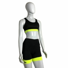 Short Feminino Preto com Barra Amarelo Neon - Compressão Corrida na internet