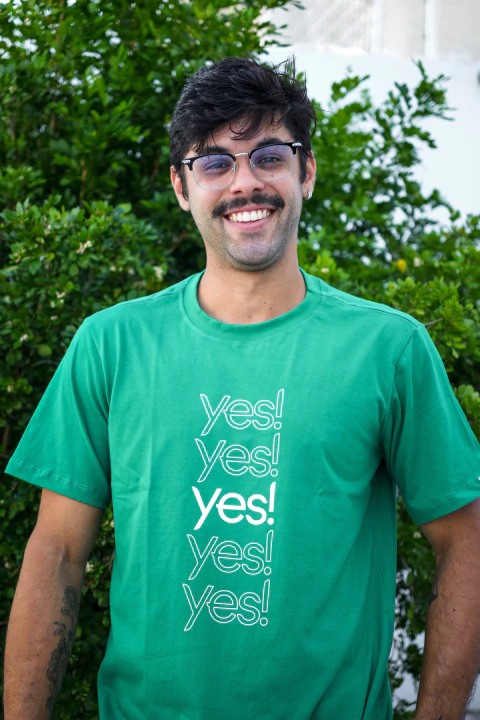 Camiseta: YES!