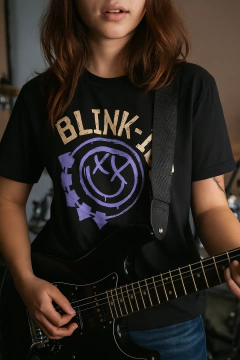 Camiseta Blink 182 Logo na internet