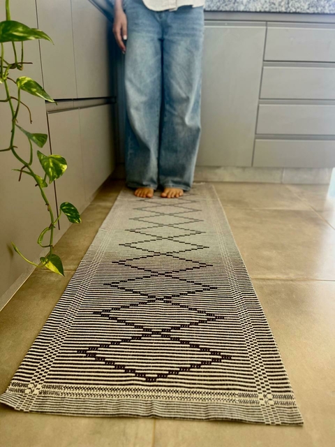 Passadeira Débora Marrom chocolate 1,40x0,47m - comprar online