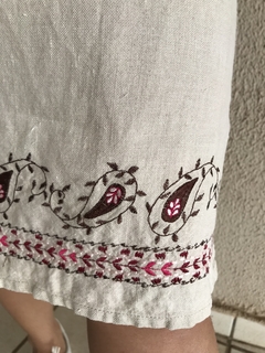 Saia Linho Bordada Ann Taylor - 38 - Brechó de Casa