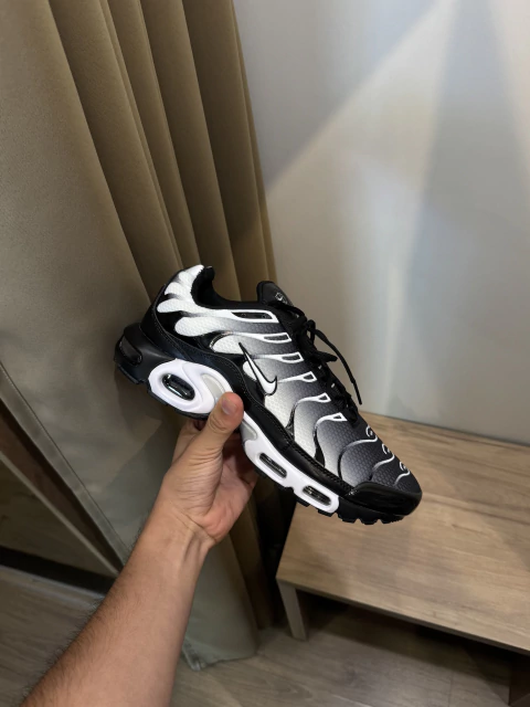 Tenis NK TN 'Black Metallic'