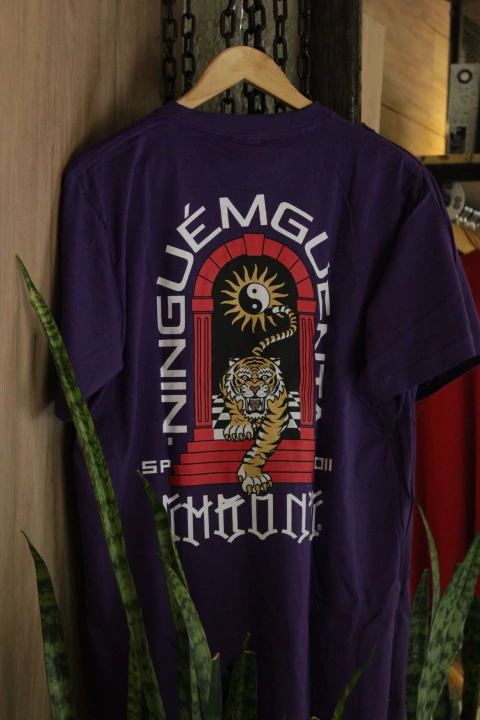 Camiseta Chronic 'Tigre' Roxo