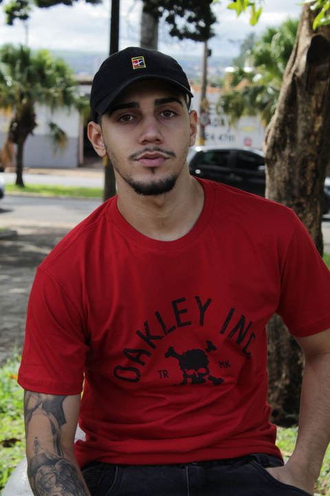 Camiseta OAK “Caveira frente” - comprar online