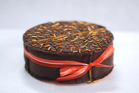 Bolo de cenoura com chocolate com vela - comprar online
