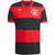 Camisa de futebol vermelha e preta do Flamengo, modelo especial Mundial 1981, fabricada pela Adidas, com listras horizontais e logo do clube.