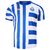 Frente de la Camiseta Porto Pre Juego 2024/2025: Camiseta masculina pre-juego del FC Porto en azul y blanco, diseñada para aficionados. Producida por New Balance, combina comodidad con un diseño contemporáneo, perfecta para expresar tu amor por el equipo 