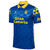 Frente de la Camiseta Las Palmas Away 24/25 Azul y Amarilla Torcedor Masculina Hummel: Camiseta azul con detalles en amarillo, emblema del Las Palmas en el pecho, logotipo de Hummel. Diseño vibrante y moderno, ideal para mostrar tu apoyo al equipo.