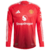 Camiseta Manchester United Home 24/25: Vista frontal. Predominantemente roja con varios tonos inspirados en el brillo de Old Trafford. Arcos laterales en tono más claro. Tres rayas blancas en las mangas y detalles blancos en el cuello.