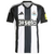 Frente de la Camiseta Newcastle Home 24/25 Blanca y Negra Torcedor Adidas: Diseño clásico con rayas verticales blancas y negras, símbolo de la tradición del Newcastle United. Emblema del club y logotipo de Adidas en destaque, representando la pasión y el 