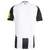 Espalda de la Camiseta Newcastle Home 24/25 Blanca y Negra Torcedor Adidas: Parte trasera con rayas verticales blancas y negras, espacio para nombres y números de los jugadores. Diseño elegante y cómodo, ideal para mostrar tu lealtad al club.