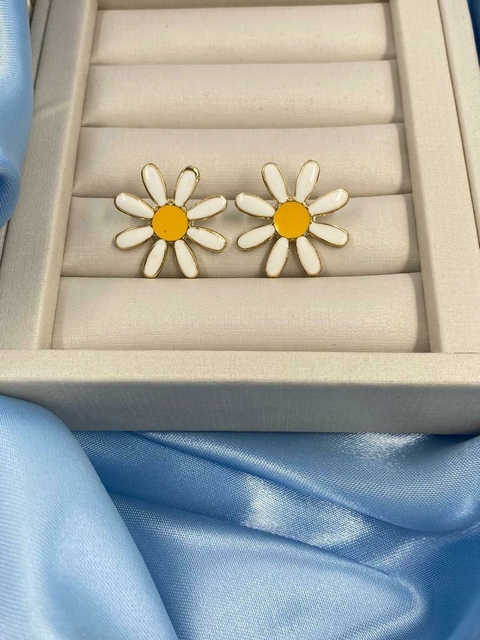 Brinco Flor Margarida Resinado
