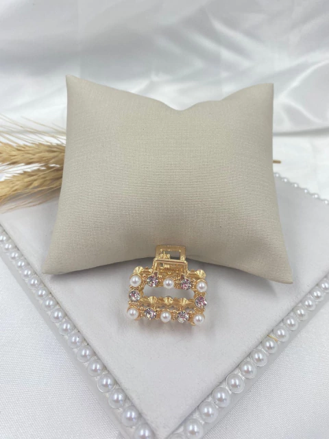 Presilha com pérolas e strass