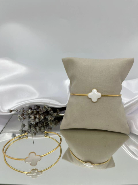 Bracelete Trevo Resinado - Banhado a Ouro Flash