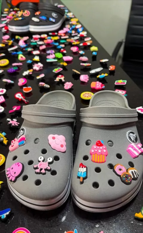 Kits 4/6/8 peças Personagens Bótons/Pins para Personalizar Babuches Acessórios Diversos Adulto e Infantil Moderno - comprar online