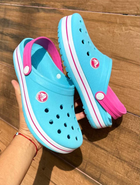 CROCS Babuche Confortável Feminino - Azul Piscina - comprar online