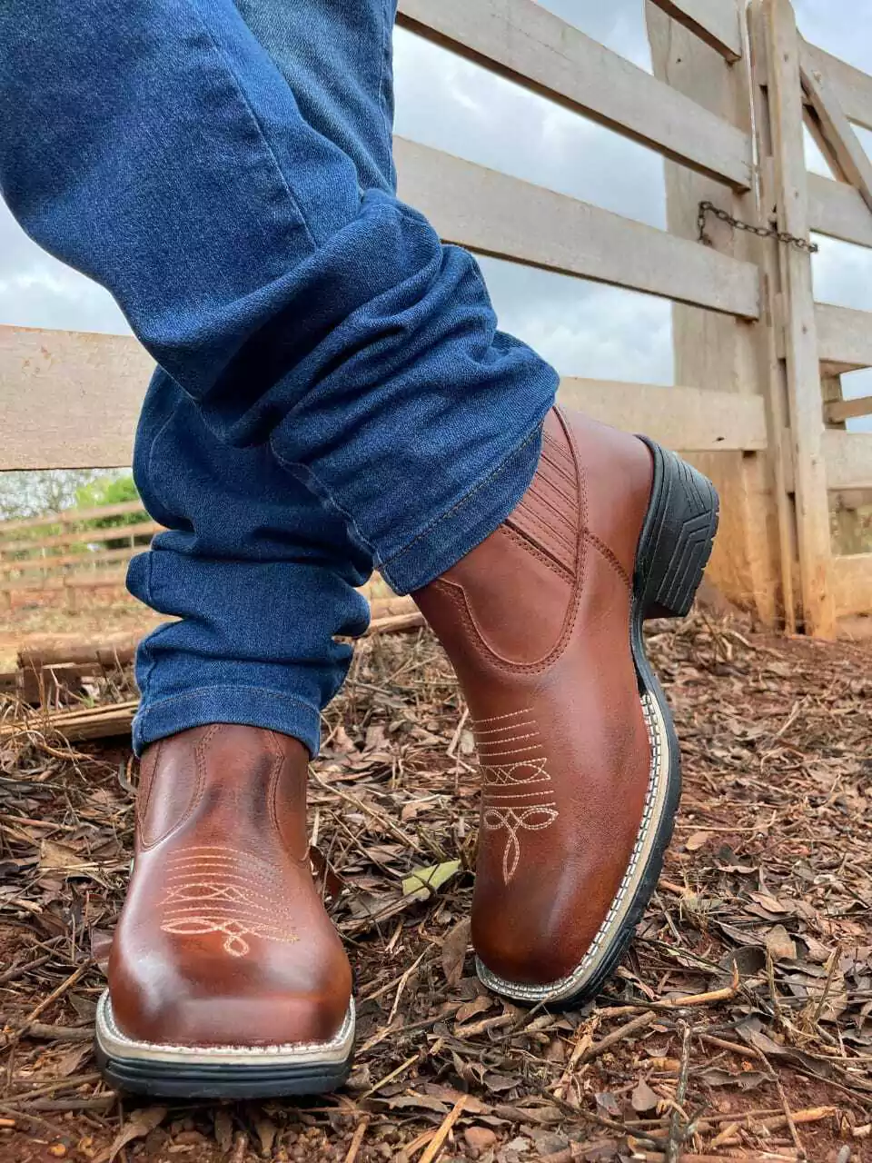 Botina Masculina Texana Couro Legítimo Bordada Super Confortável 2810