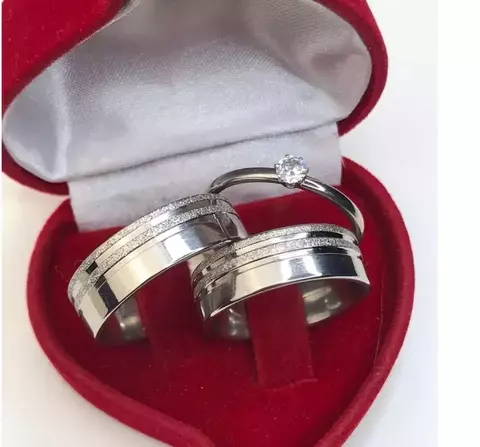 ALIANÇA EM AÇO | ROMA 2 FRISOS DIAMANTADA 8MM+ SOLITÁRIO| KIT - comprar online
