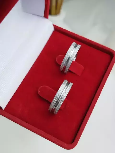 ALIANÇA EM AÇO | DUNA | DIAMANTADA FRISO | 6MM | PAR - comprar online