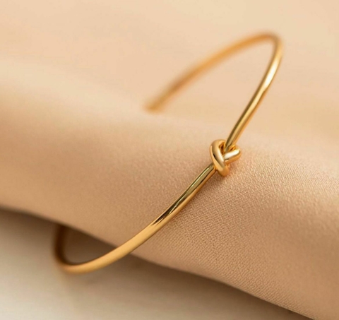 Bracelete Nó em Aço Cirúrgico Banhado a Ouro 18K