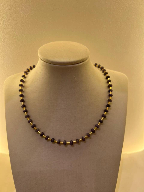 Colar Jade Cinza e Ouro Pedra