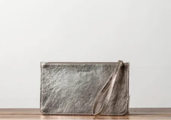 BOLSA FLAT | COURO METALIZADO | PRATA VELHO - comprar online