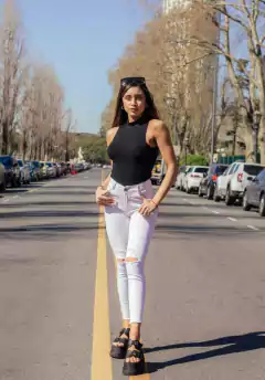 ART 51 - Blanco con roturas en rodillas en internet