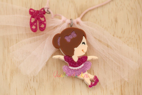 Colar em acrílico: linha ballet