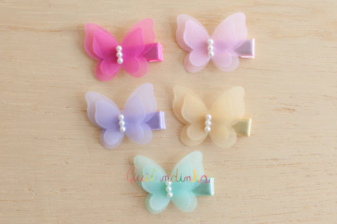 Divertido: Borboletas em voal com pérolas