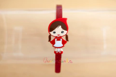 Tiara em acrílico: Chapeuzinho Vermelho