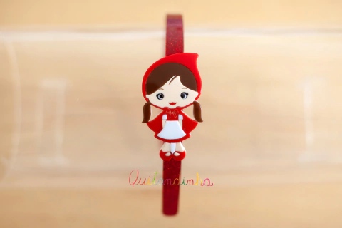 Tiara em acrílico: Chapeuzinho Vermelho